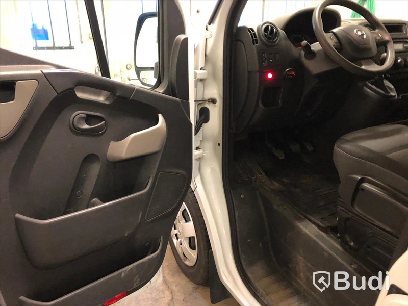 Skåpbil Nissan NV400 2.3 dCi Volymskåp (125hk) - 2016 m bakgavellift & öppningsbar vä sida